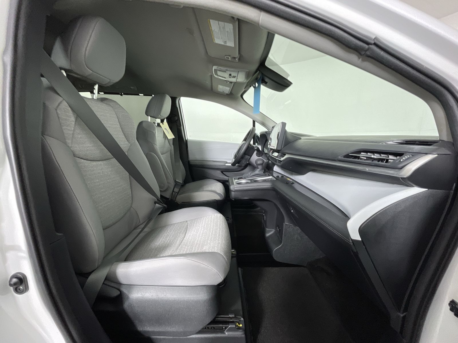 2025 Toyota Sienna LE - Photo 22