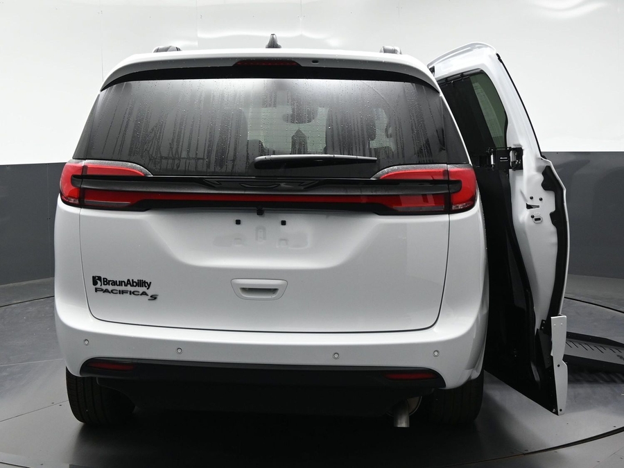 New 2027 Chrysler Pacifica Select Sport