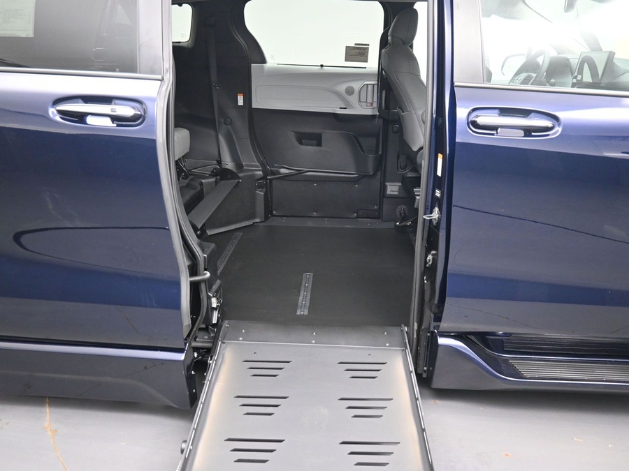 New 2026 Toyota Sienna XLE Base