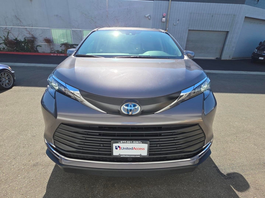 PRE OWNED 2024 Toyota Sienna XLE Base