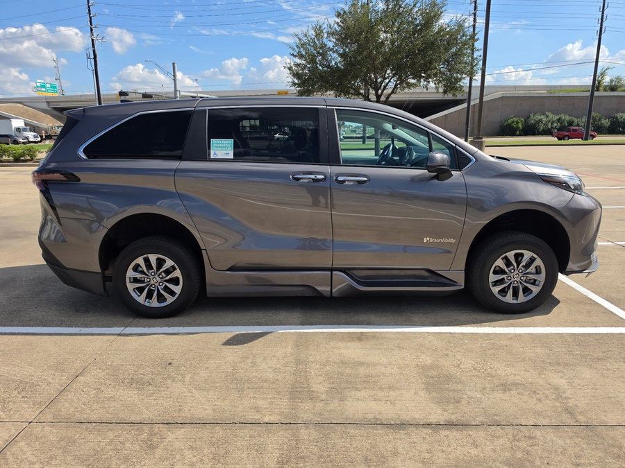 PRE OWNED 2024 Toyota Sienna XLE