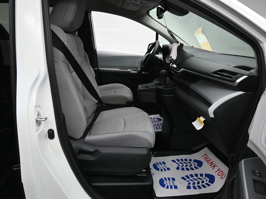 New 2026 Toyota Sienna LE