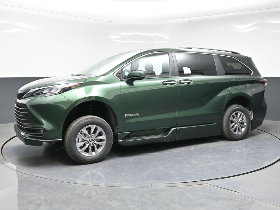 New 2026 Toyota Sienna XLE Base