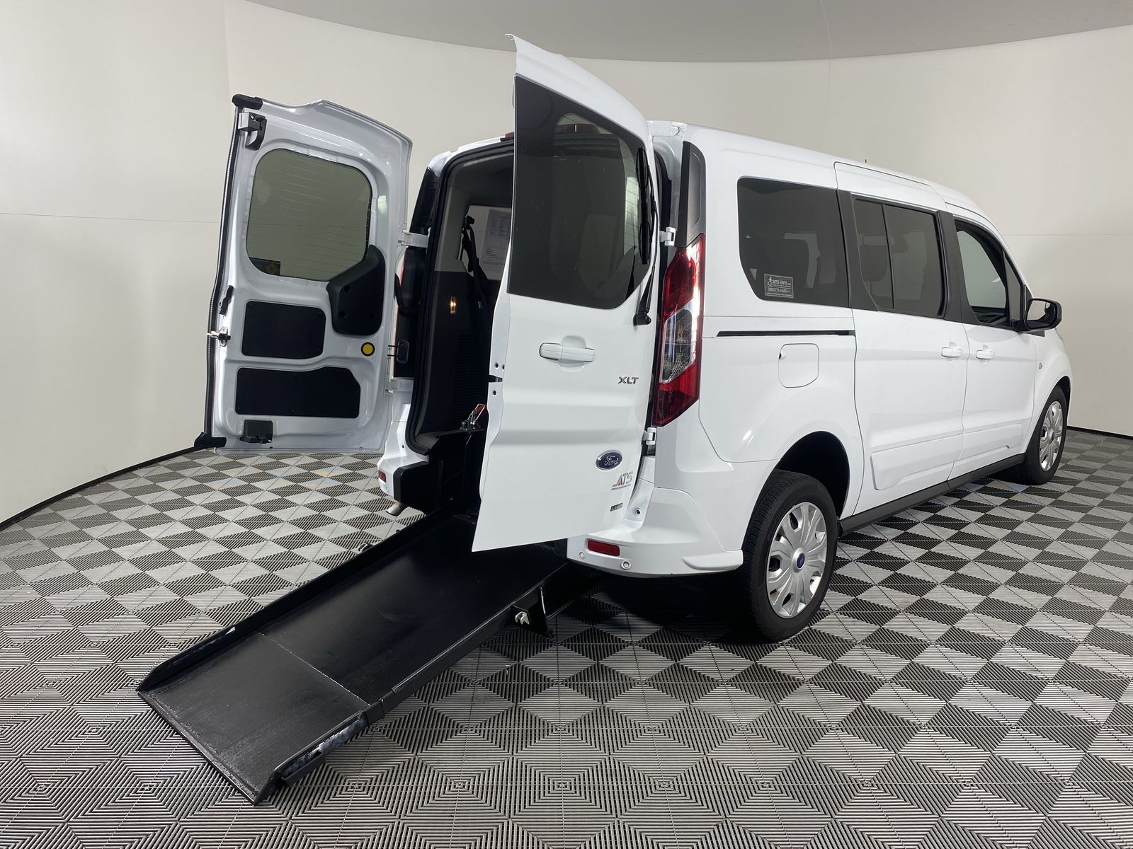 2023 Ford Transit Connect XLT's photo