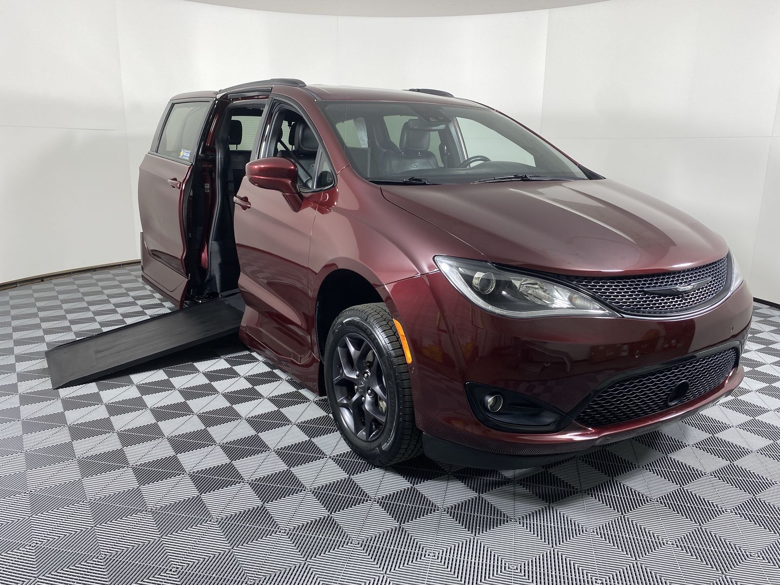 2020 Chrysler Pacifica Touring L