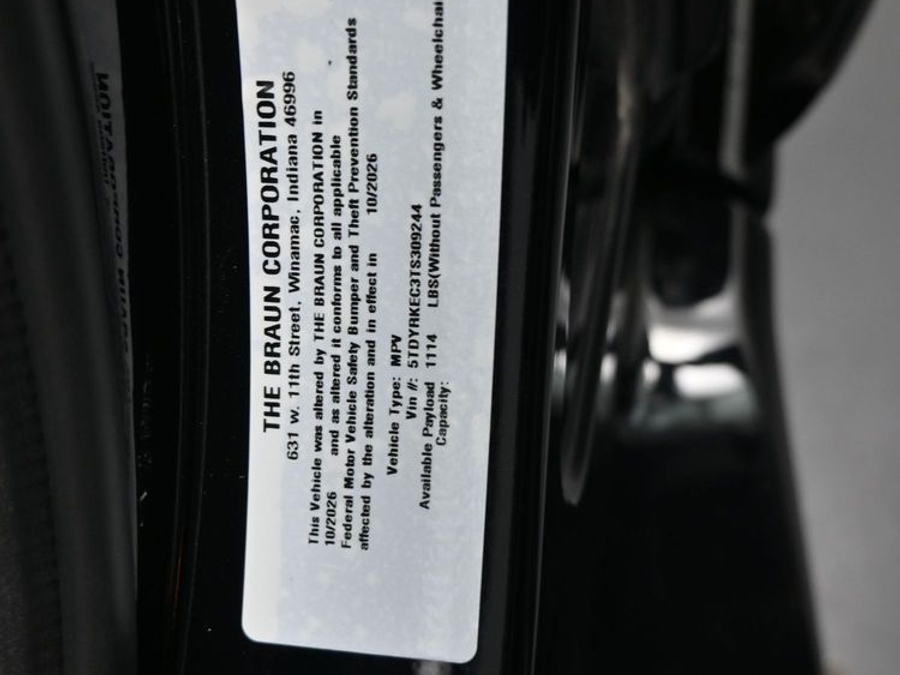 New 2026 Toyota Sienna XLE Base