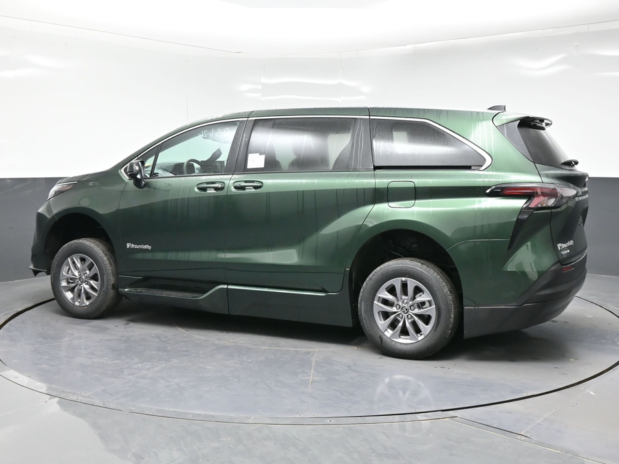New 2026 Toyota Sienna LE