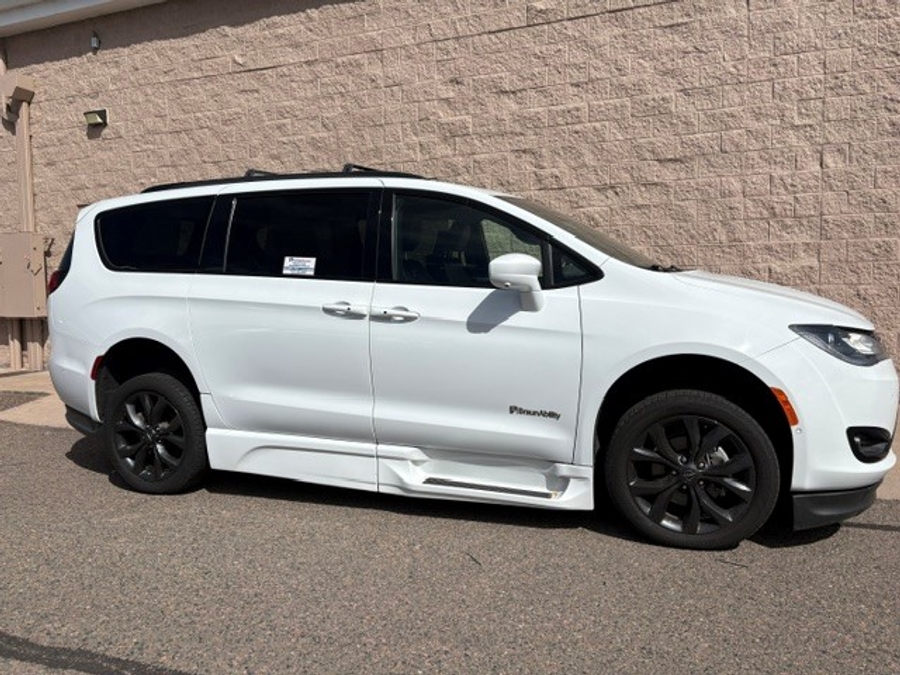PRE OWNED 2019 Chrysler Pacifica Touring L Plus