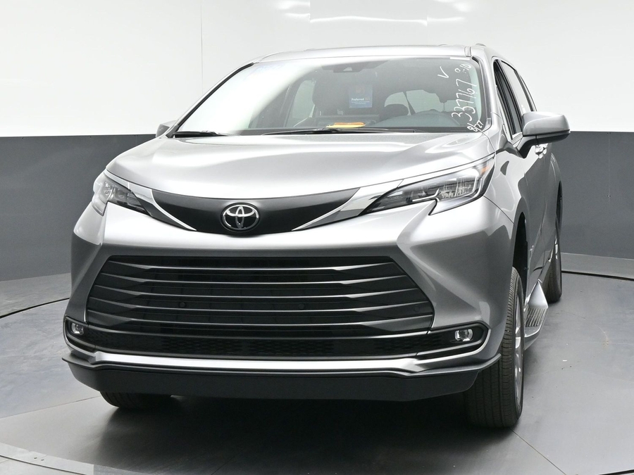 New 2026 Toyota Sienna XLE Base