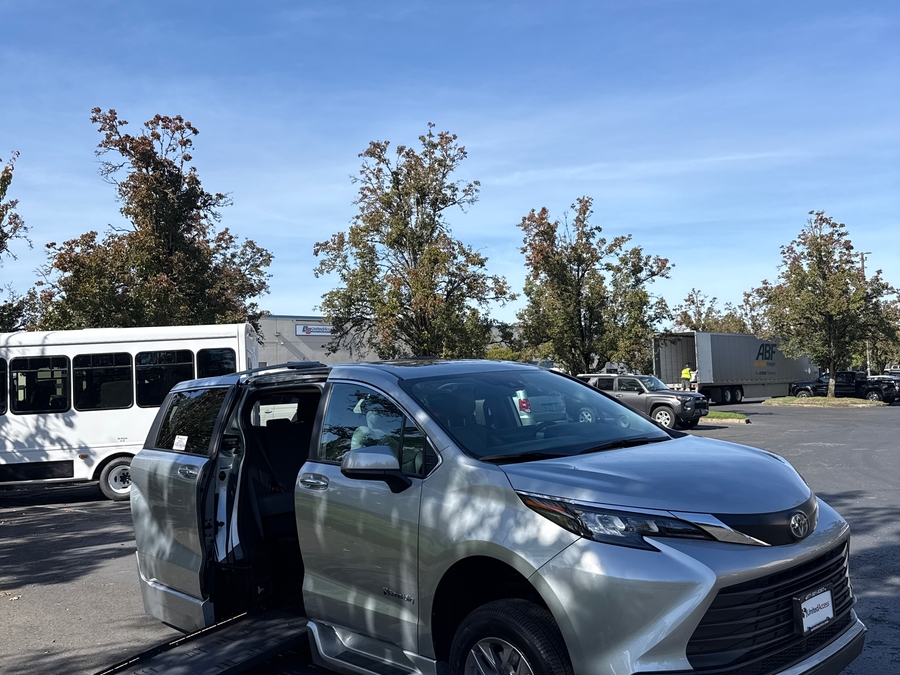 PRE OWNED 2025 Toyota Sienna XLE Plus