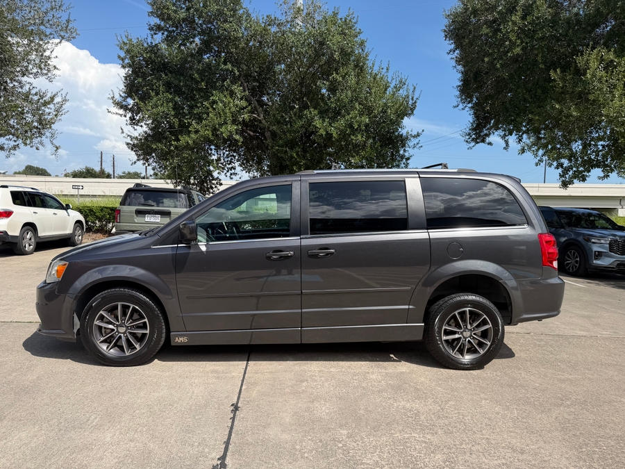 PRE OWNED 2017 Dodge Grand Caravan SXT