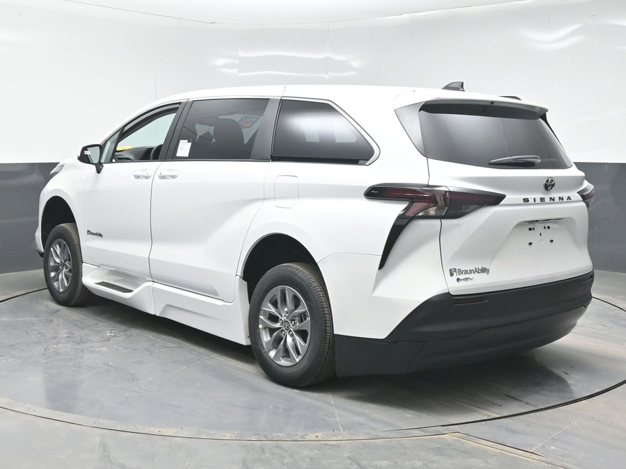 New 2026 Toyota Sienna LE