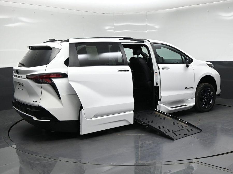 New 2026 Toyota Sienna XSE Sport