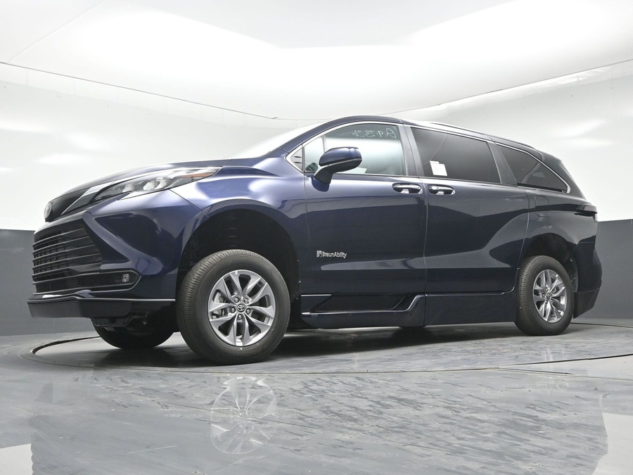 New 2026 Toyota Sienna XLE Base