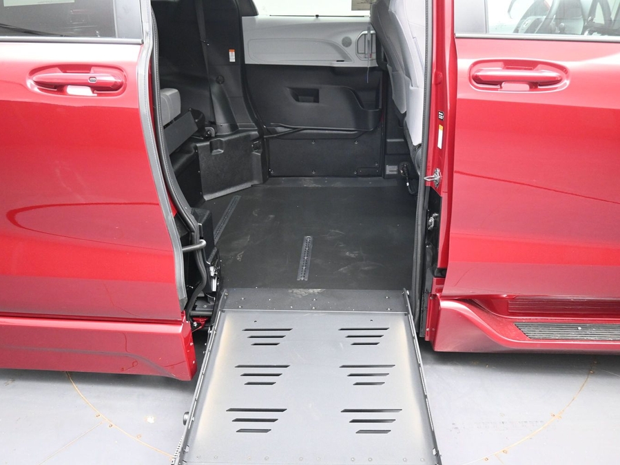 New 2026 Toyota Sienna LE