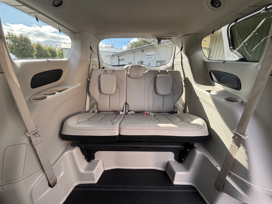 PRE OWNED 2018 Chrysler Pacifica Touring L