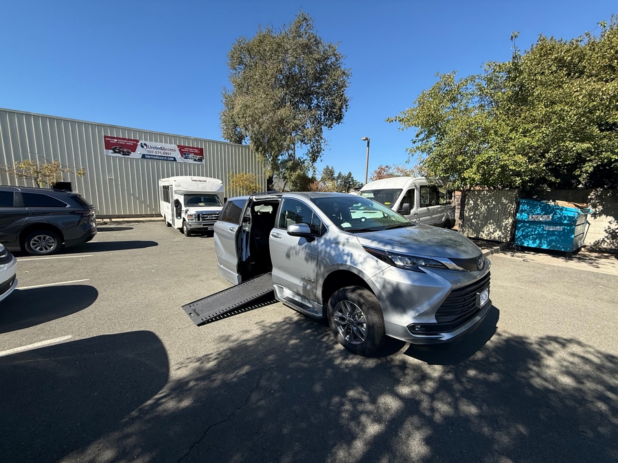 PRE OWNED 2025 Toyota Sienna XLE Plus