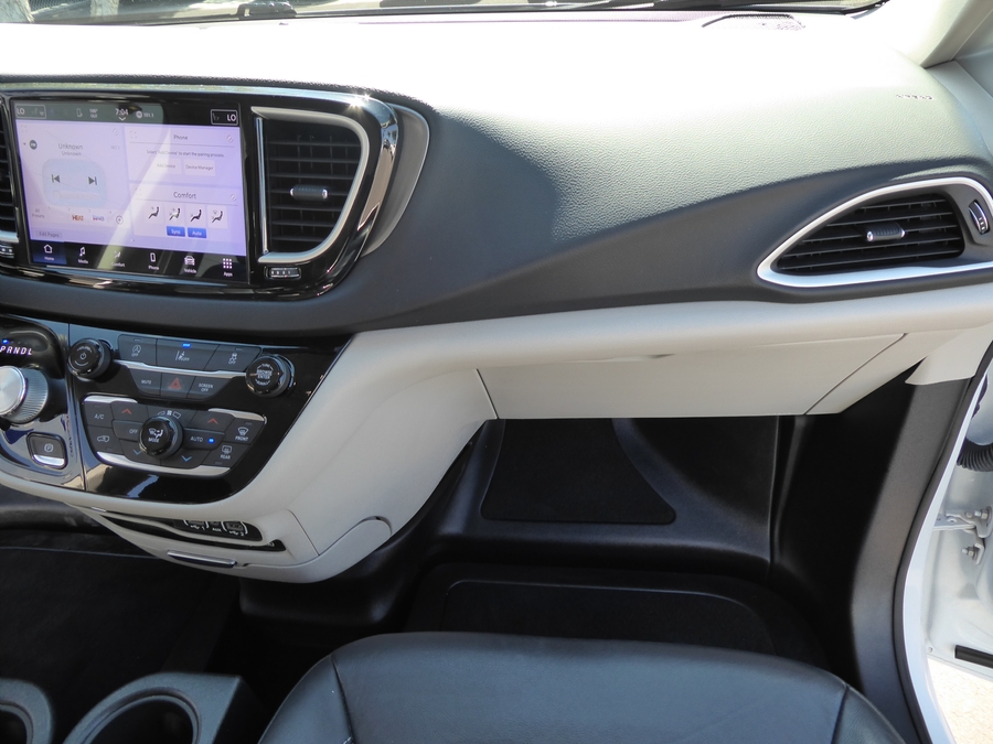 PRE OWNED 2022 Chrysler Pacifica Touring L