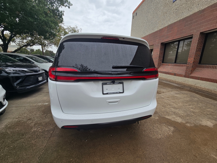 PRE OWNED 2024 Chrysler Pacifica Touring L