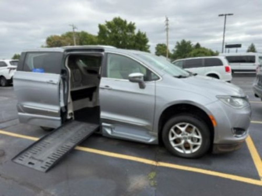 PRE OWNED 2020 Chrysler Pacifica Limited