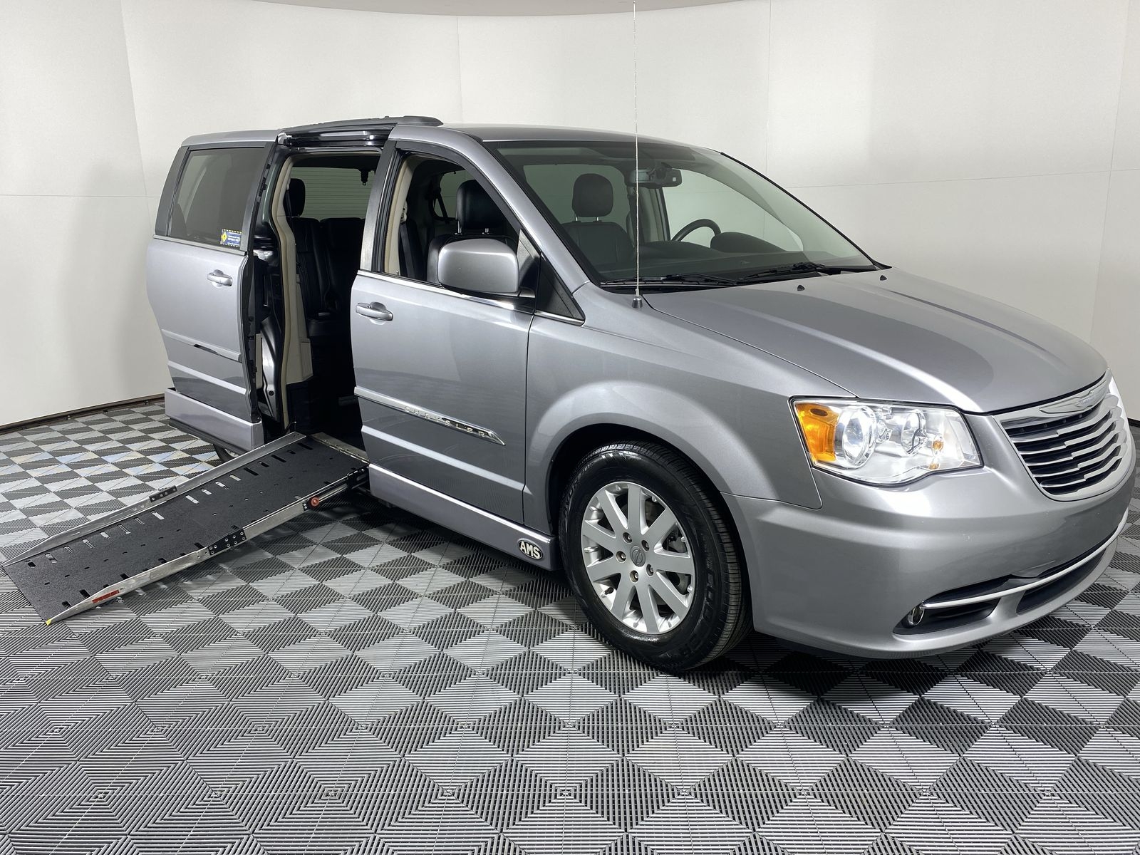 2016 Chrysler Town & Country Touring