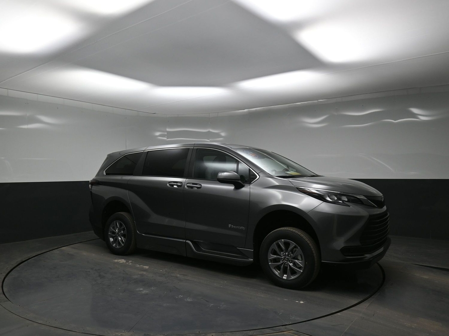 New 2026 Toyota Sienna LE