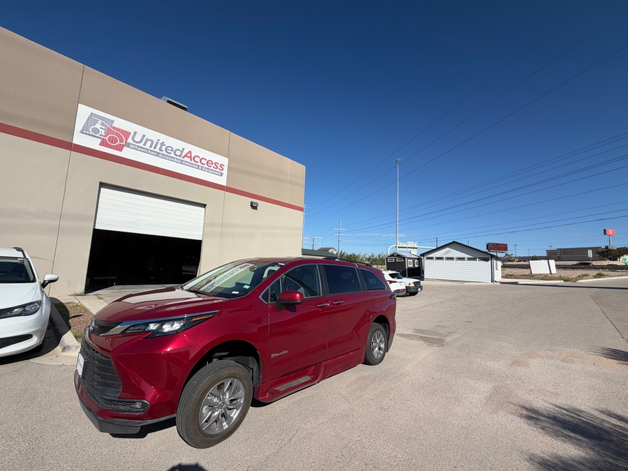PRE OWNED 2025 Toyota Sienna XLE