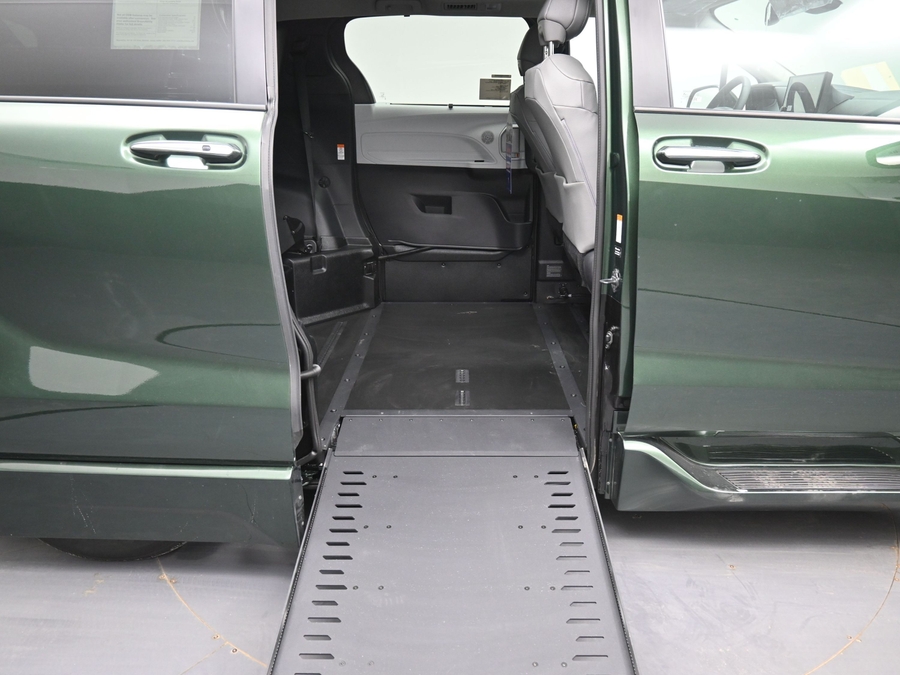 New 2026 Toyota Sienna XLE Base