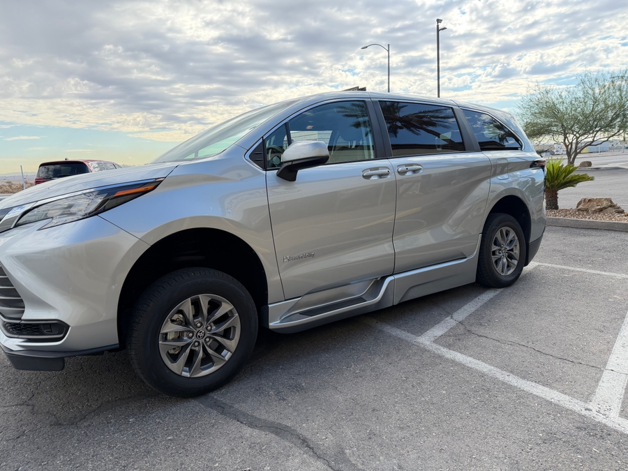 PRE OWNED 2024 Toyota Sienna LE Base