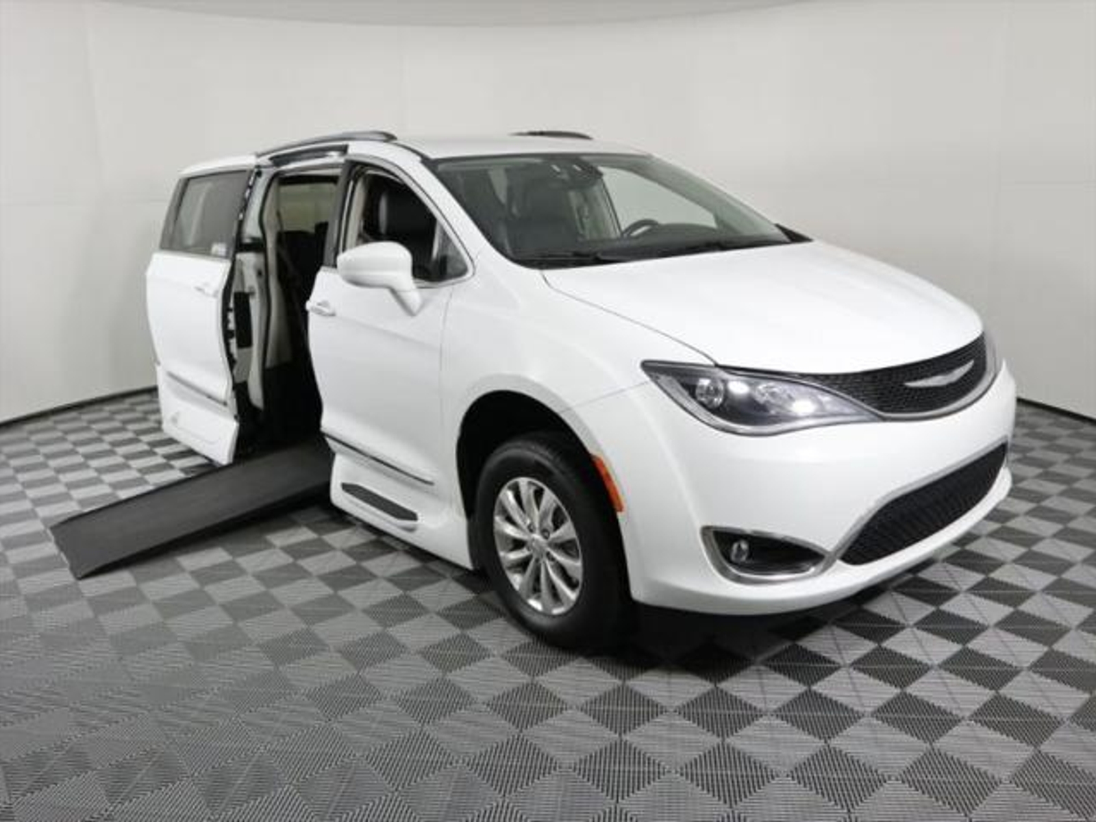 2018 Chrysler Pacifica Touring L