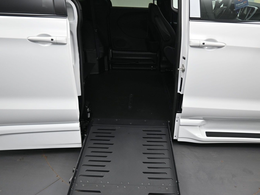 New 2027 Chrysler Pacifica Select Sport