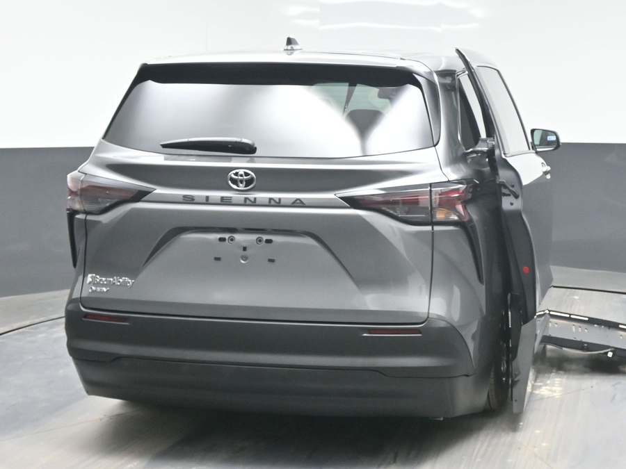 New 2026 Toyota Sienna LE