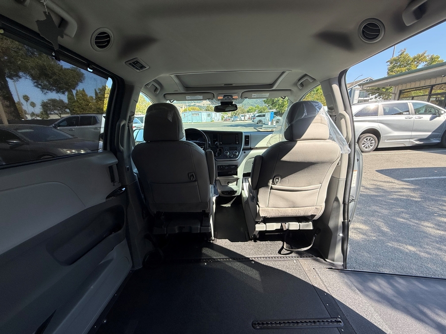 PRE OWNED 2020 Toyota Sienna XLE