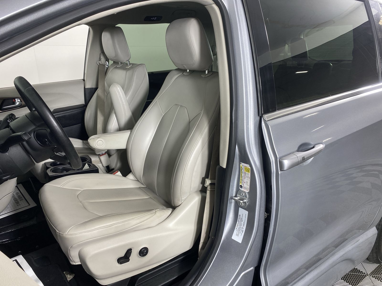 2021 Chrysler Voyager LXI - Photo 11