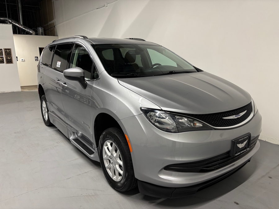 PRE OWNED 2020 Chrysler Voyager LXi