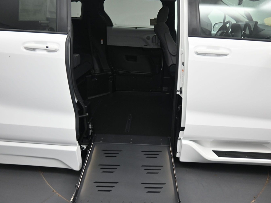 New 2026 Toyota Sienna LE