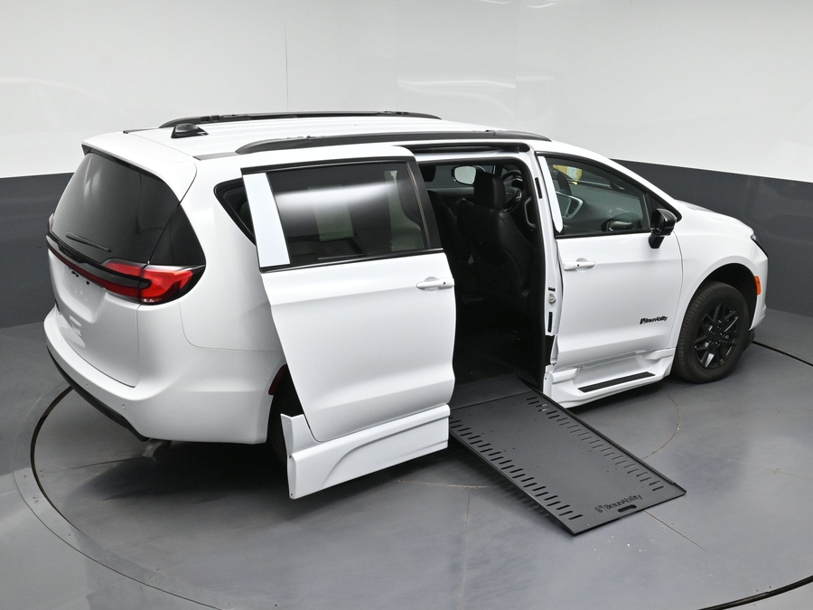 New 2027 Chrysler Pacifica Select Sport