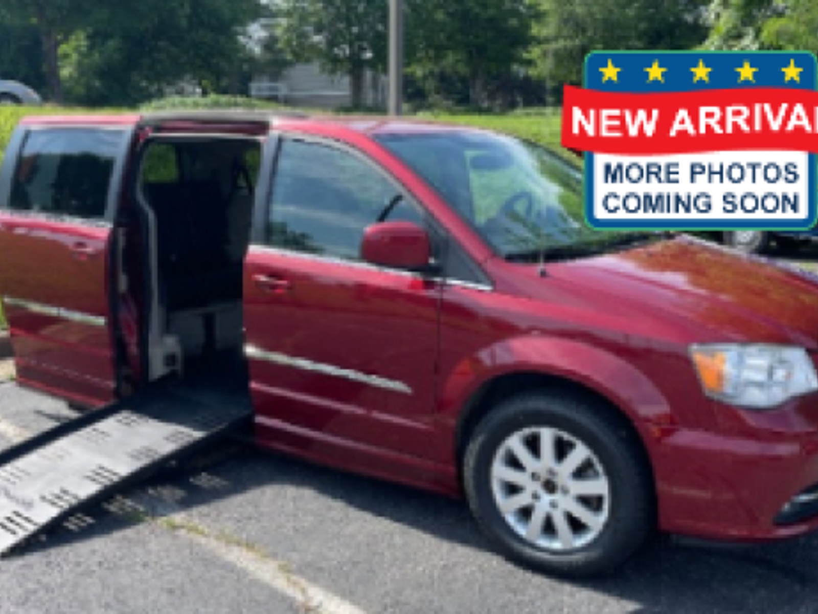 2014 Chrysler Town & Country Touring's photo