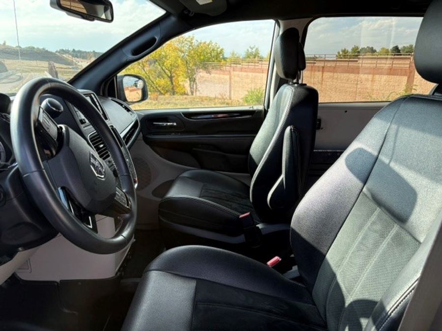 PRE OWNED 2017 Dodge Grand Caravan SXT