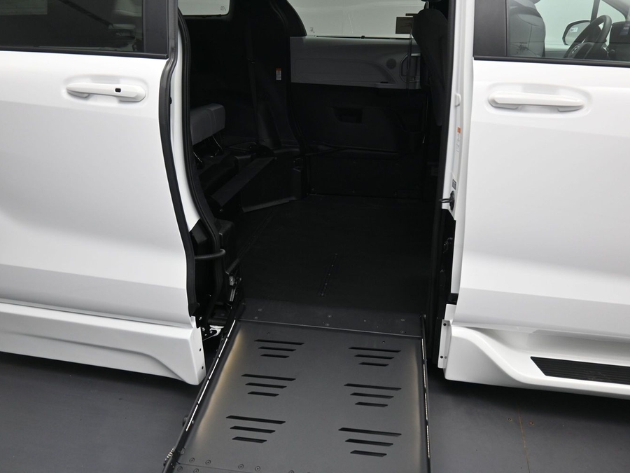 New 2026 Toyota Sienna LE
