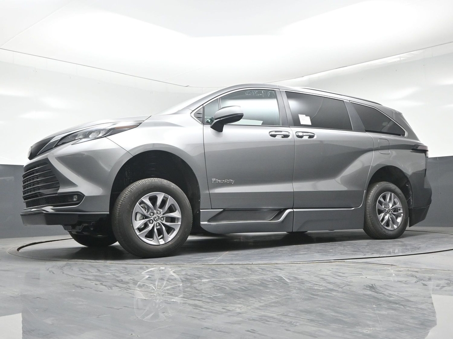 New 2026 Toyota Sienna XLE Base