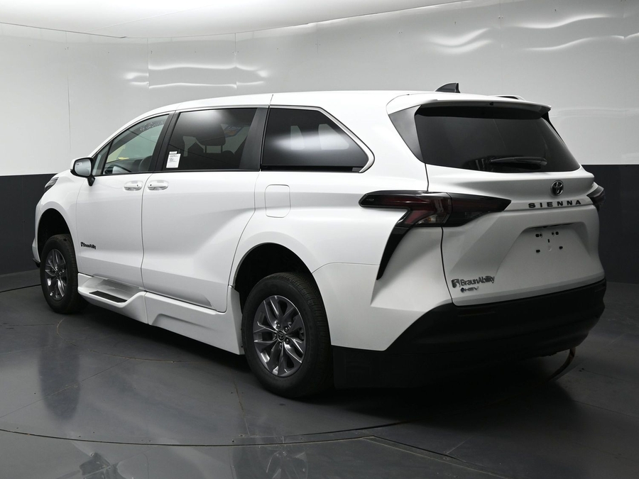 New 2026 Toyota Sienna LE