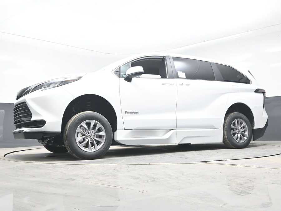 New 2026 Toyota Sienna LE