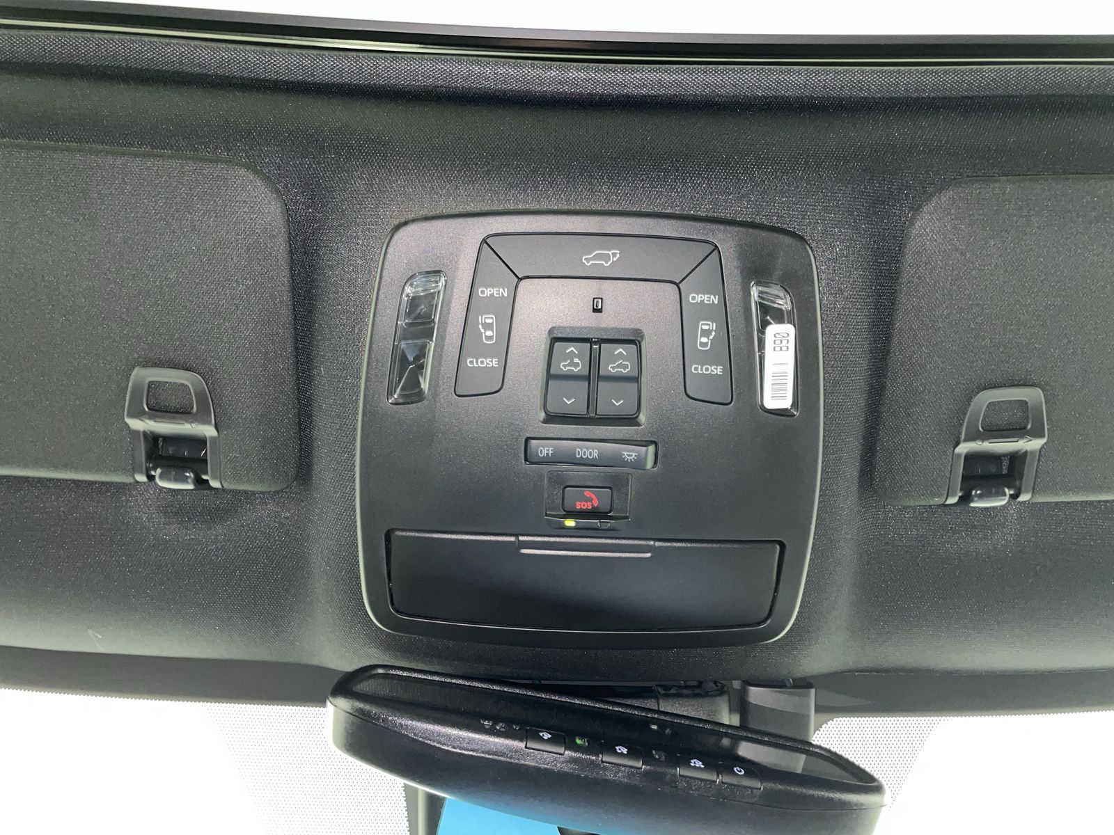 2025 Toyota Sienna Platinum - Photo 13