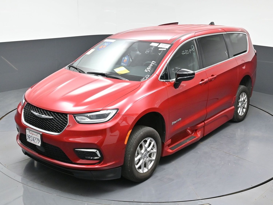 PRE OWNED 2025 Chrysler Pacifica Select