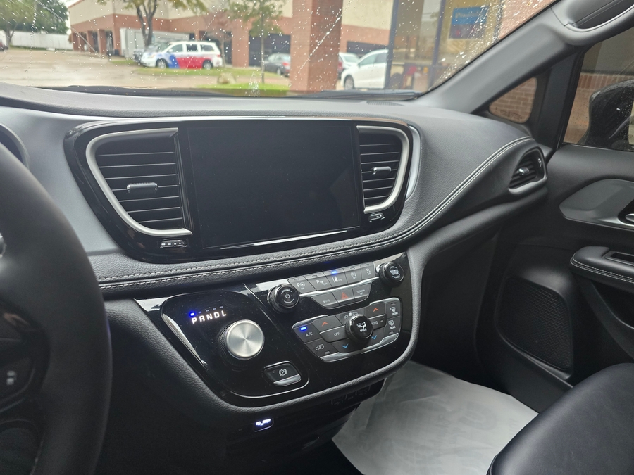 PRE OWNED 2024 Chrysler Pacifica Touring L