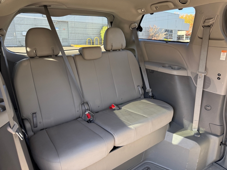 PRE OWNED 2018 Toyota Sienna XLE