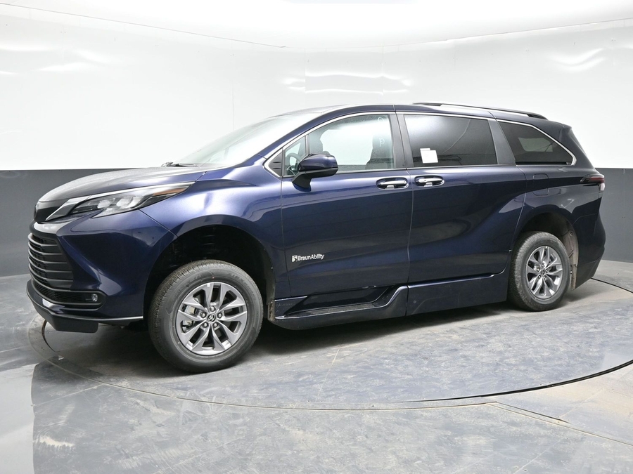 New 2026 Toyota Sienna XLE Base