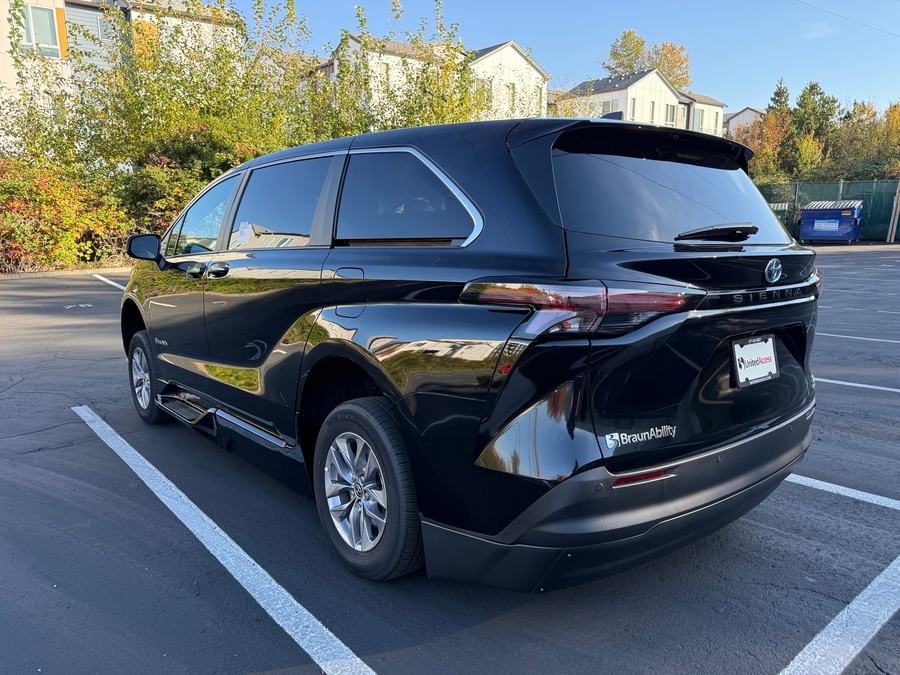 PRE OWNED 2024 Toyota Sienna XLE Base