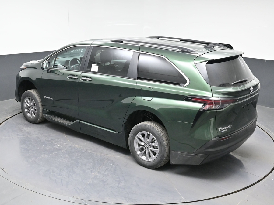 New 2026 Toyota Sienna XLE Base